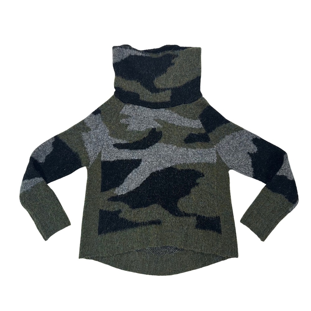 AQUA Women's
Camo Cowl-Neck Turtleneck Sweater Size M Cozy Knit Polyester Blend